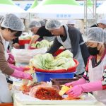 Кимчжан собирает семьи корё-сарам за осенней заготовкой кимчи